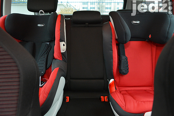 BEZPIECZEŃSTWO DZIECI | Trzecie dziecko na kanapie - Skoda Octavia III kombi 4x4